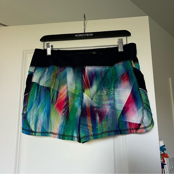 Athleta Tropea Ready Set Short - Picture 4 of 6